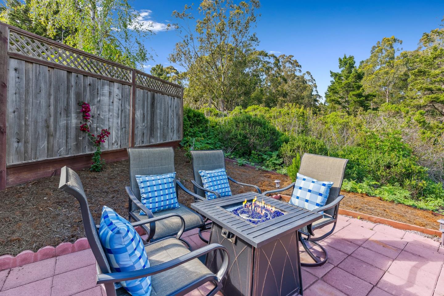 Detail Gallery Image 29 of 54 For 822 San Carlos Ave, El Granada,  CA 94018 - 3 Beds | 3/1 Baths