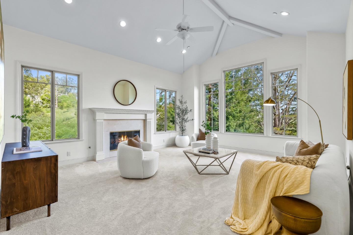 Detail Gallery Image 9 of 54 For 822 San Carlos Ave, El Granada,  CA 94018 - 3 Beds | 3/1 Baths