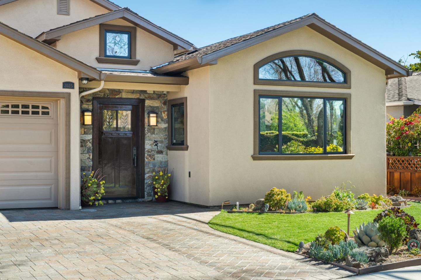 Detail Gallery Image 2 of 48 For 2025 Kentucky St, Redwood City,  CA 94061 - 4 Beds | 2 Baths