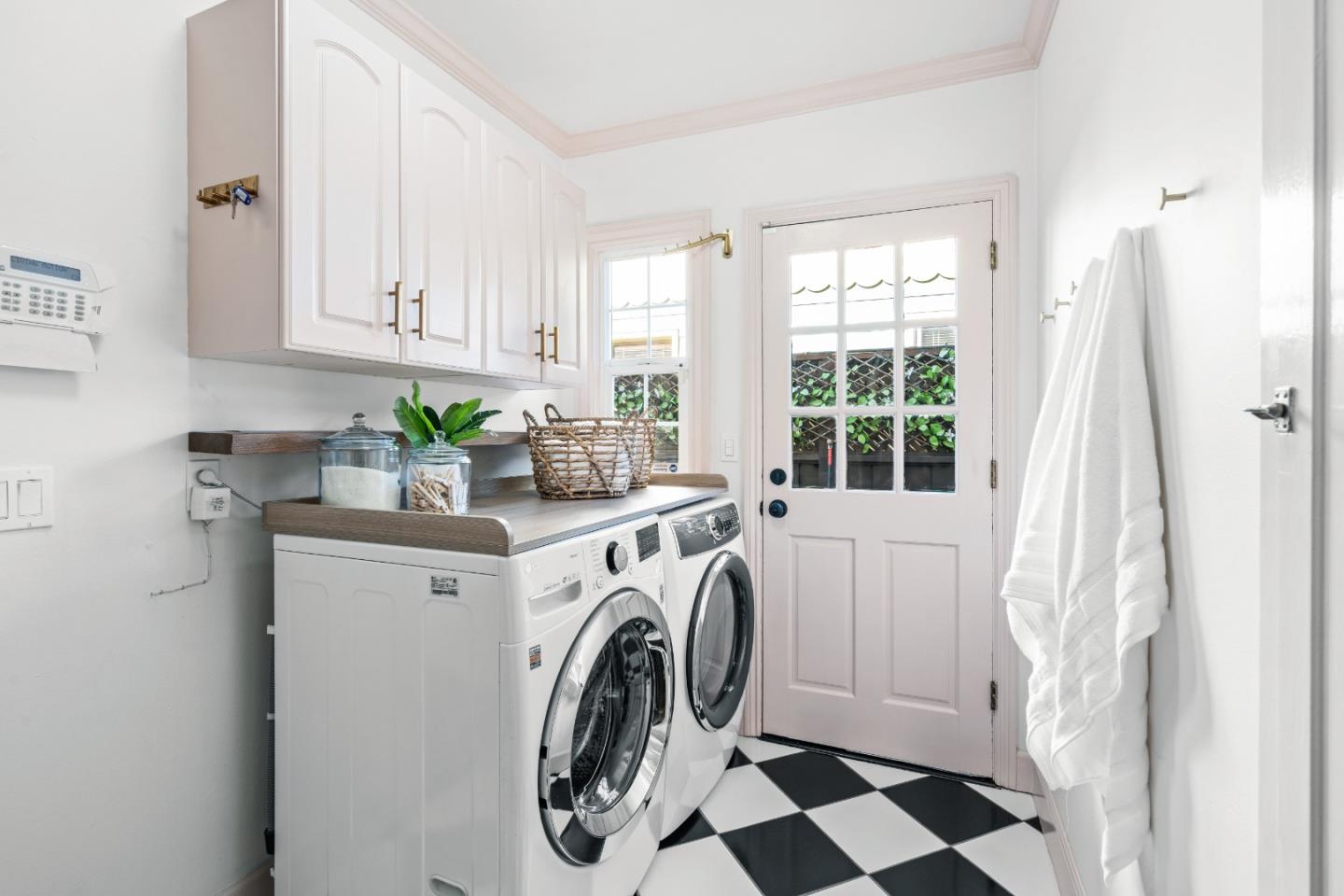 Detail Gallery Image 13 of 88 For 1002 9th Ave, San Mateo,  CA 94402 - 4 Beds | 2 Baths