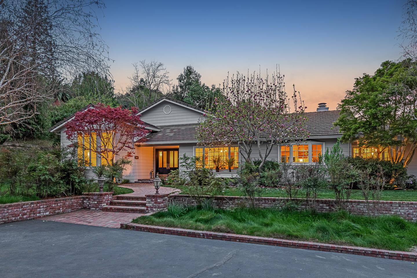 Detail Gallery Image 2 of 50 For 25600 Willow Pond Ln, Los Altos Hills,  CA 94022 - 4 Beds | 5 Baths