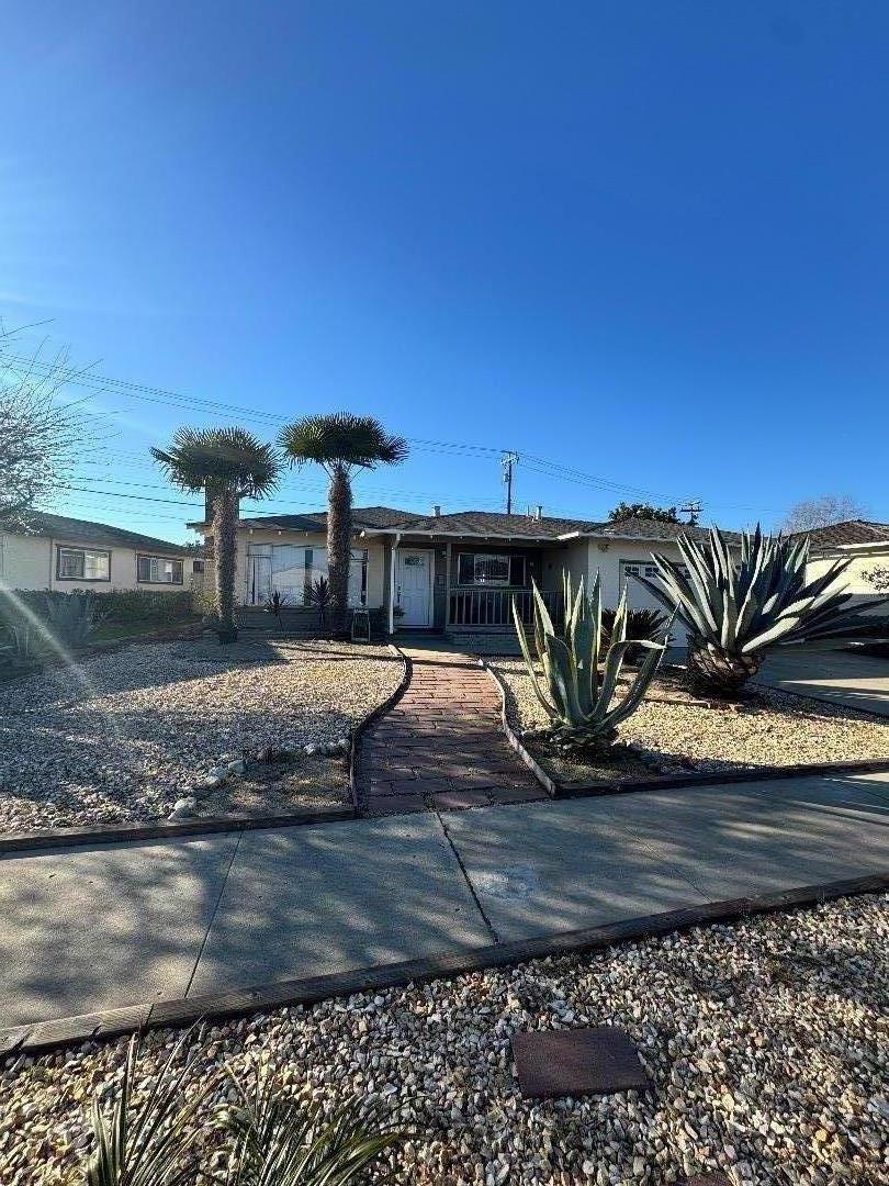 Detail Gallery Image 2 of 21 For 1121 Granada Ave, Salinas,  CA 93906 - 3 Beds | 2 Baths