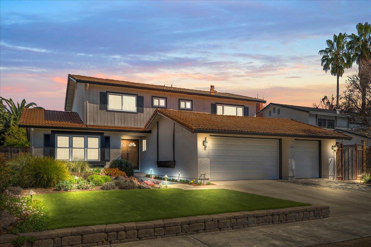 Detail Gallery Image 2 of 48 For 835 W 8th St, Gilroy,  CA 95020 - 5 Beds | 3 Baths