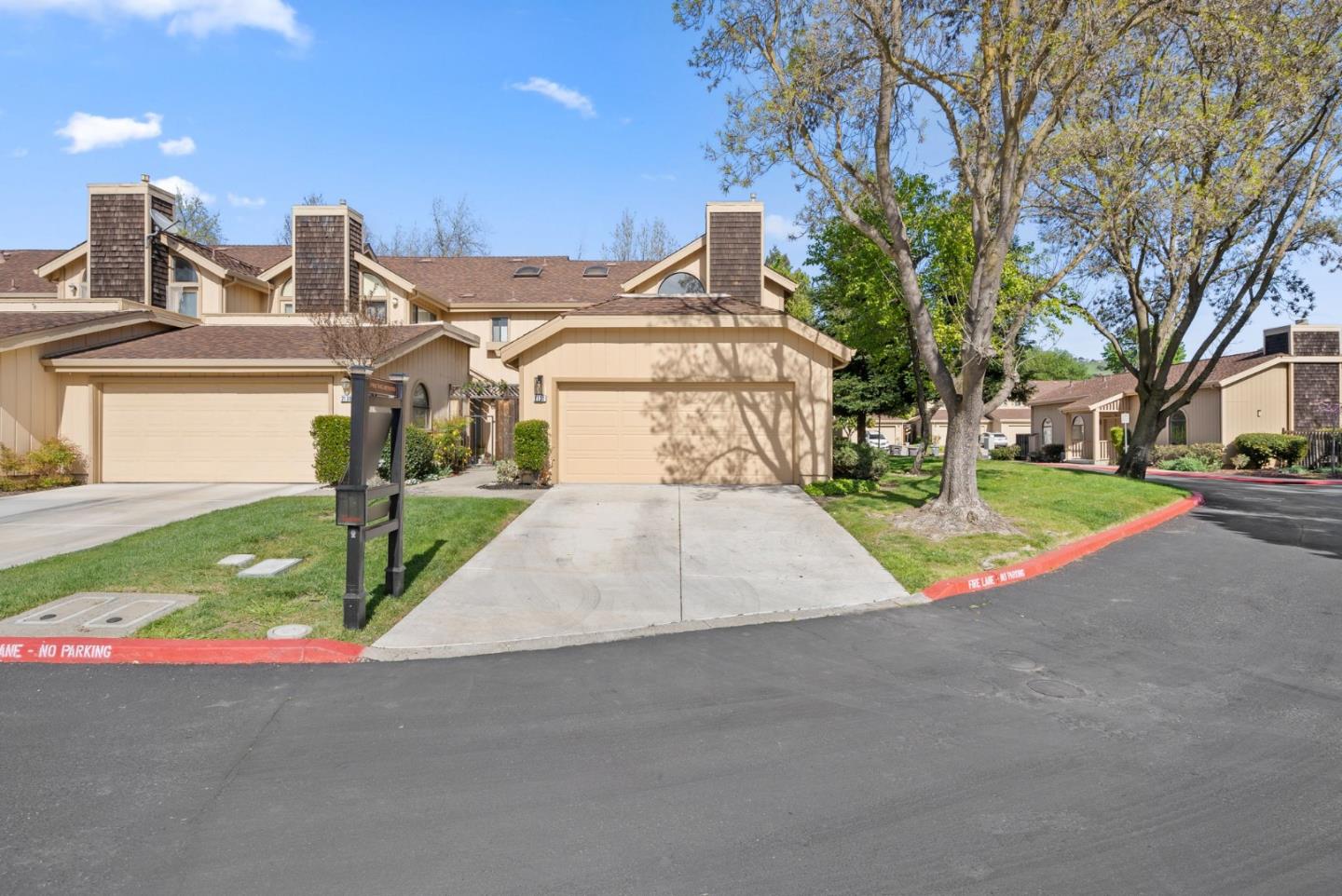 Detail Gallery Image 2 of 46 For 2132 Darnis Cir, Morgan Hill,  CA 95037 - 2 Beds | 2/1 Baths
