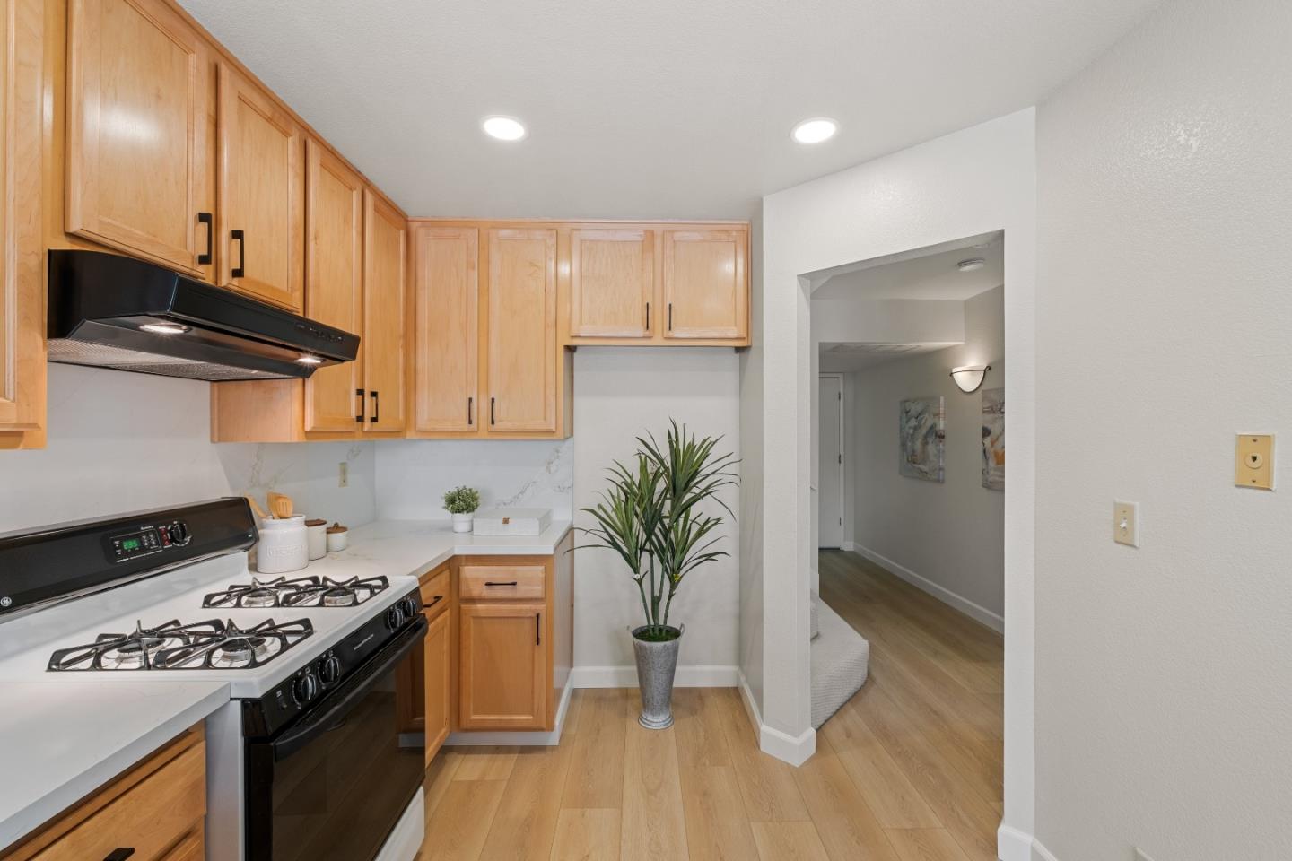 Detail Gallery Image 15 of 49 For 1337 Lefont Dr, San Jose,  CA 95131 - 4 Beds | 3 Baths