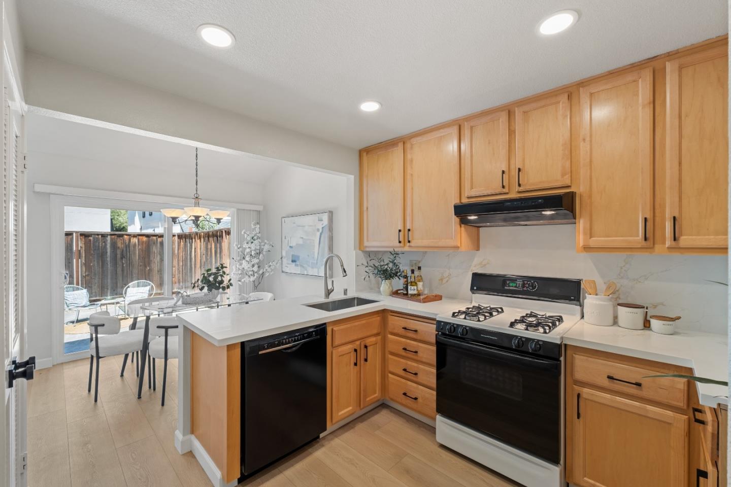 Detail Gallery Image 16 of 49 For 1337 Lefont Dr, San Jose,  CA 95131 - 4 Beds | 3 Baths
