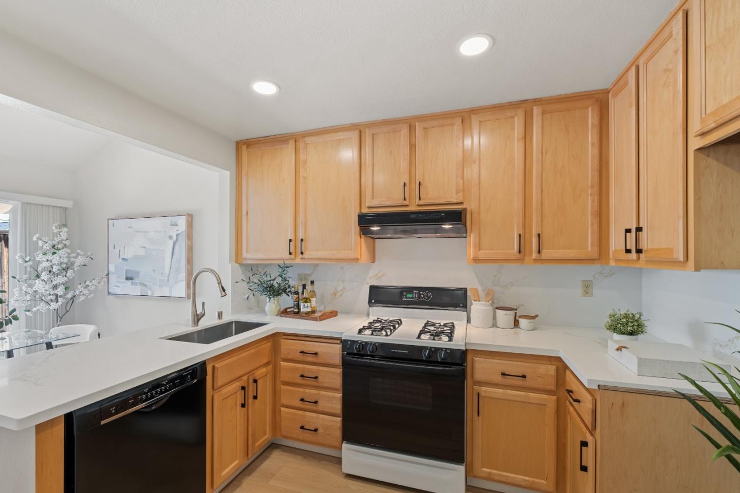 Detail Gallery Image 18 of 49 For 1337 Lefont Dr, San Jose,  CA 95131 - 4 Beds | 3 Baths