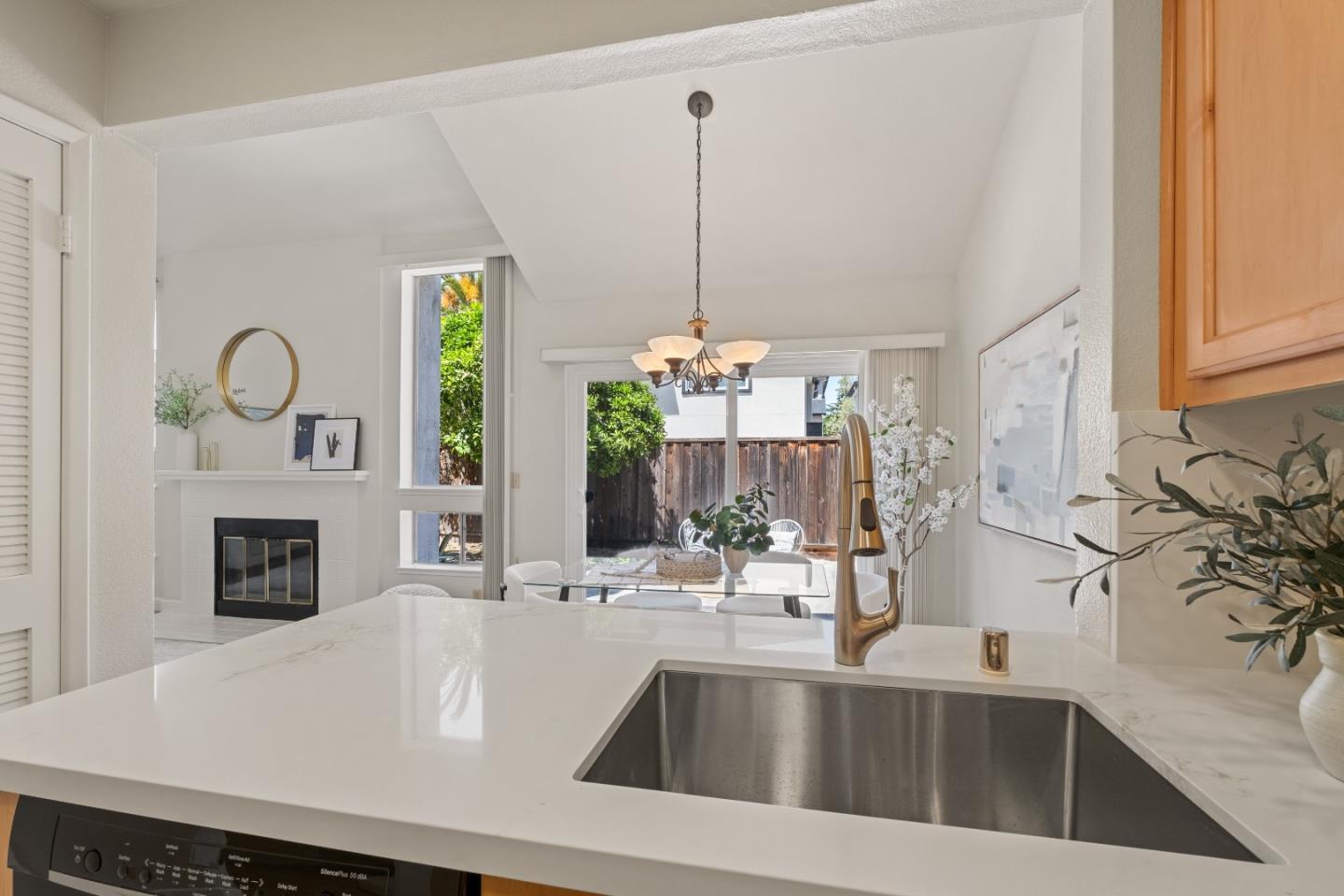 Detail Gallery Image 19 of 49 For 1337 Lefont Dr, San Jose,  CA 95131 - 4 Beds | 3 Baths