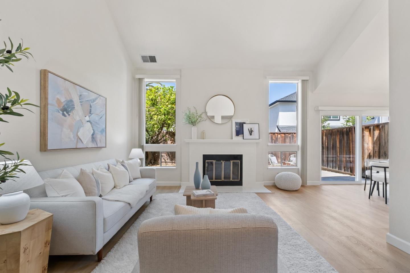 Detail Gallery Image 3 of 49 For 1337 Lefont Dr, San Jose,  CA 95131 - 4 Beds | 3 Baths