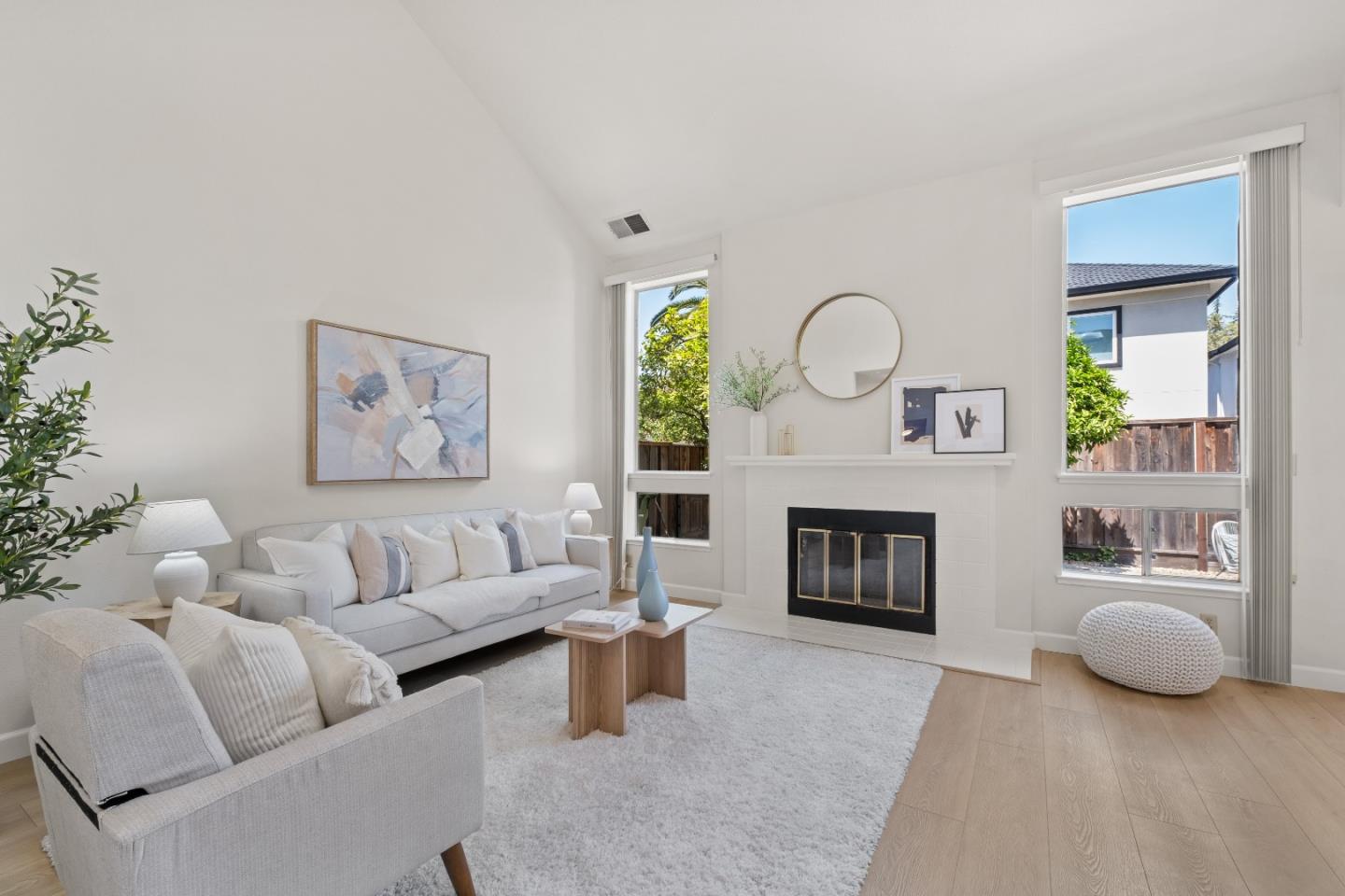 Detail Gallery Image 6 of 49 For 1337 Lefont Dr, San Jose,  CA 95131 - 4 Beds | 3 Baths