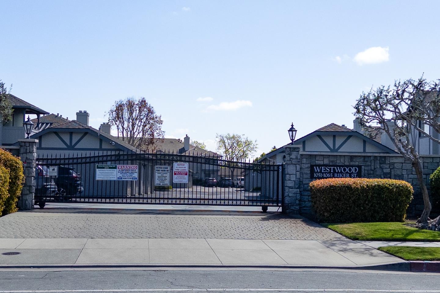 Detail Gallery Image 14 of 14 For 1061 Riker St #1,  Salinas,  CA 93901 - 2 Beds | 1 Baths