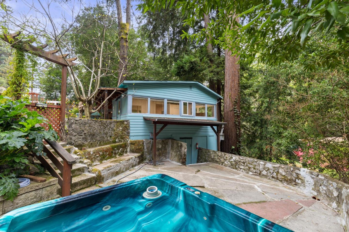 Detail Gallery Image 2 of 18 For 15725 Kings Creek Rd, Boulder Creek,  CA 95006 - 2 Beds | 1 Baths