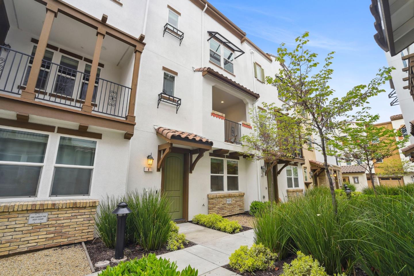 Detail Gallery Image 3 of 54 For 2736 Cannara Ln #4,  San Jose,  CA 95111 - 3 Beds | 3/1 Baths
