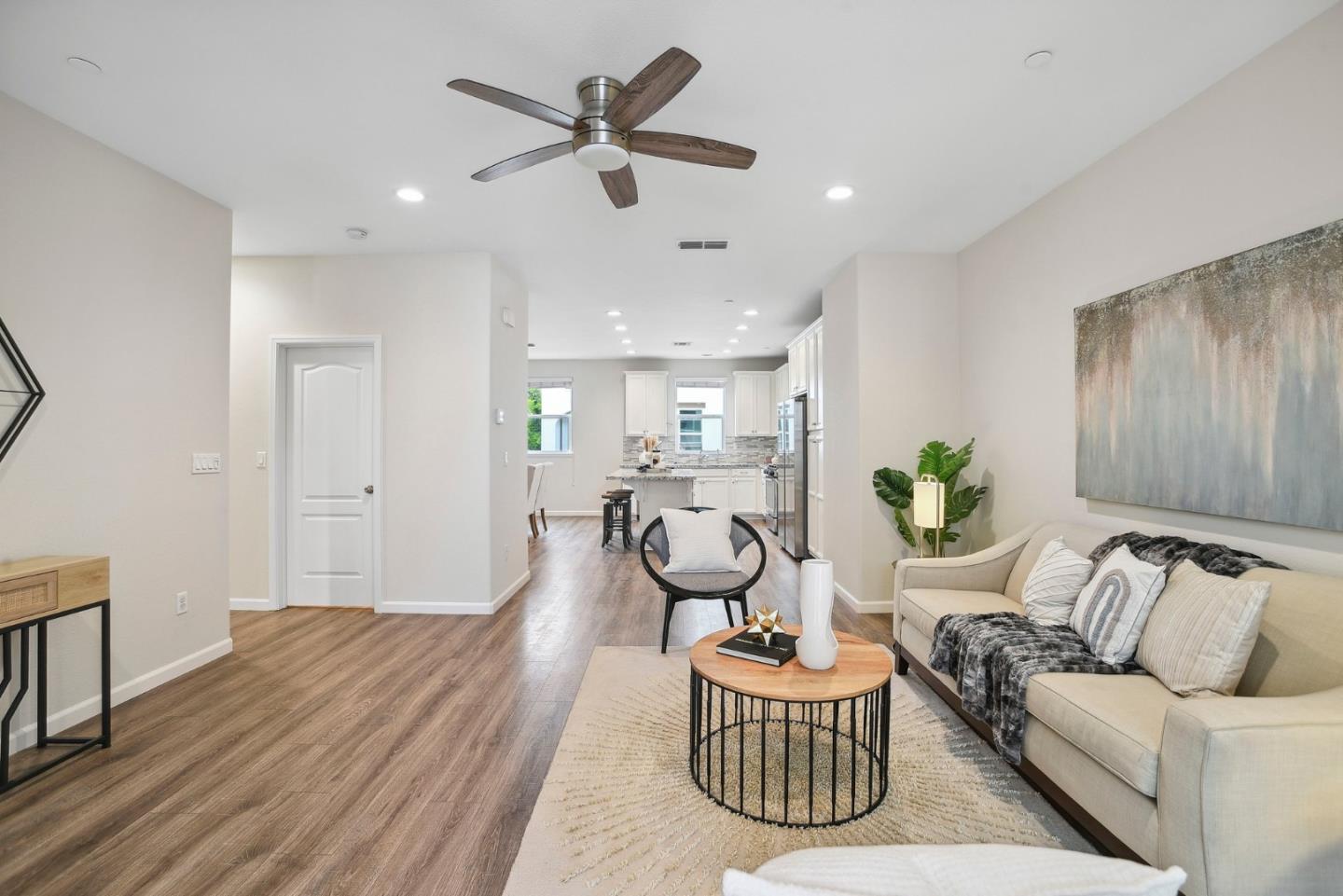 Detail Gallery Image 7 of 54 For 2736 Cannara Ln #4,  San Jose,  CA 95111 - 3 Beds | 3/1 Baths
