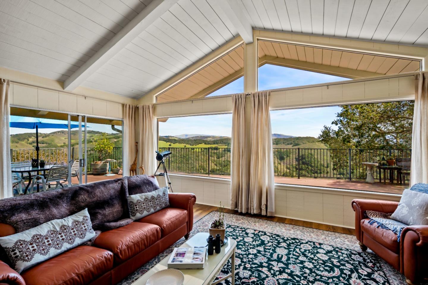 Detail Gallery Image 2 of 37 For 25435 via Cicindela, Carmel,  CA 93923 - 4 Beds | 2 Baths