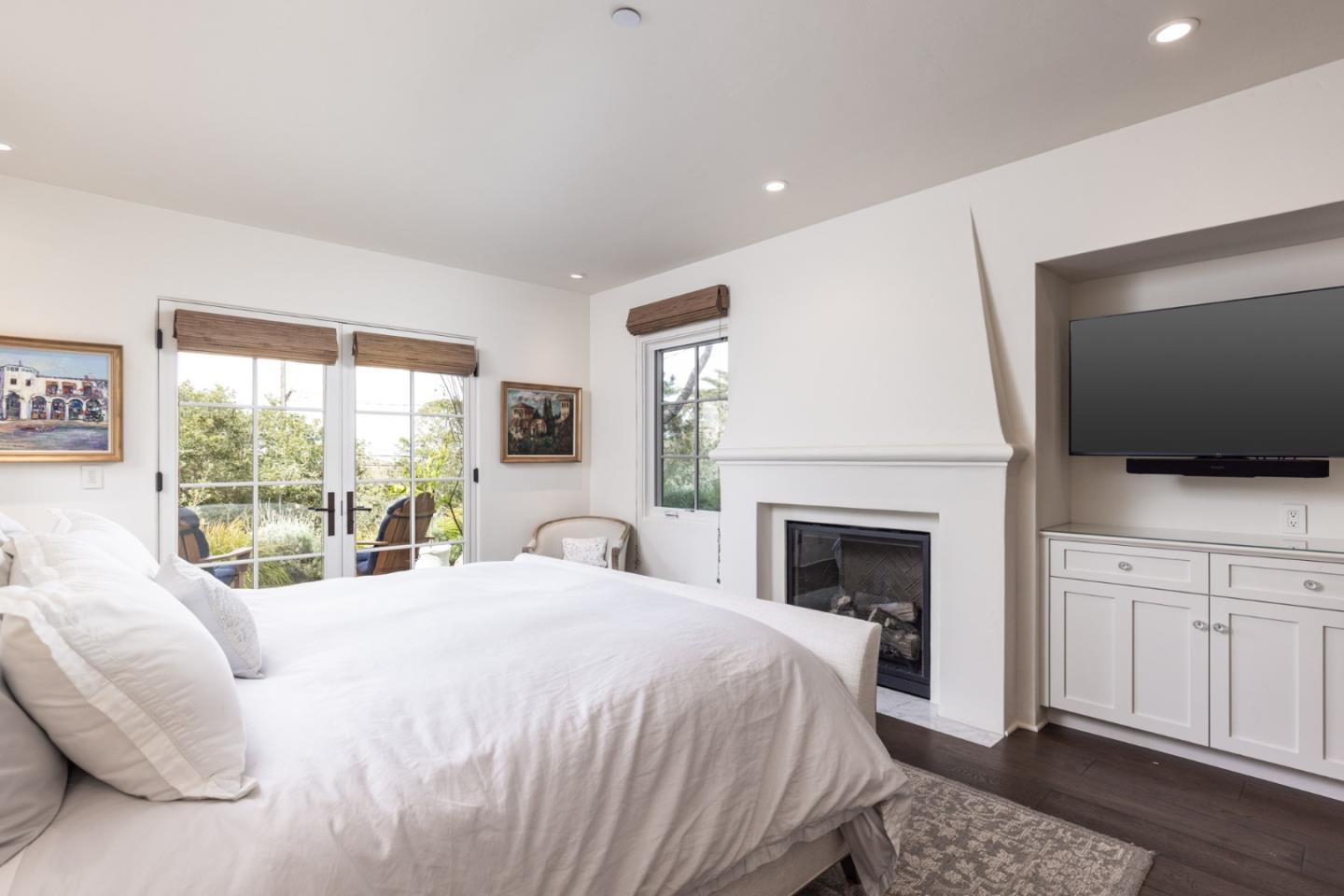 Detail Gallery Image 10 of 29 For 24429 Portola Ave, Carmel,  CA 93923 - 4 Beds | 3/1 Baths