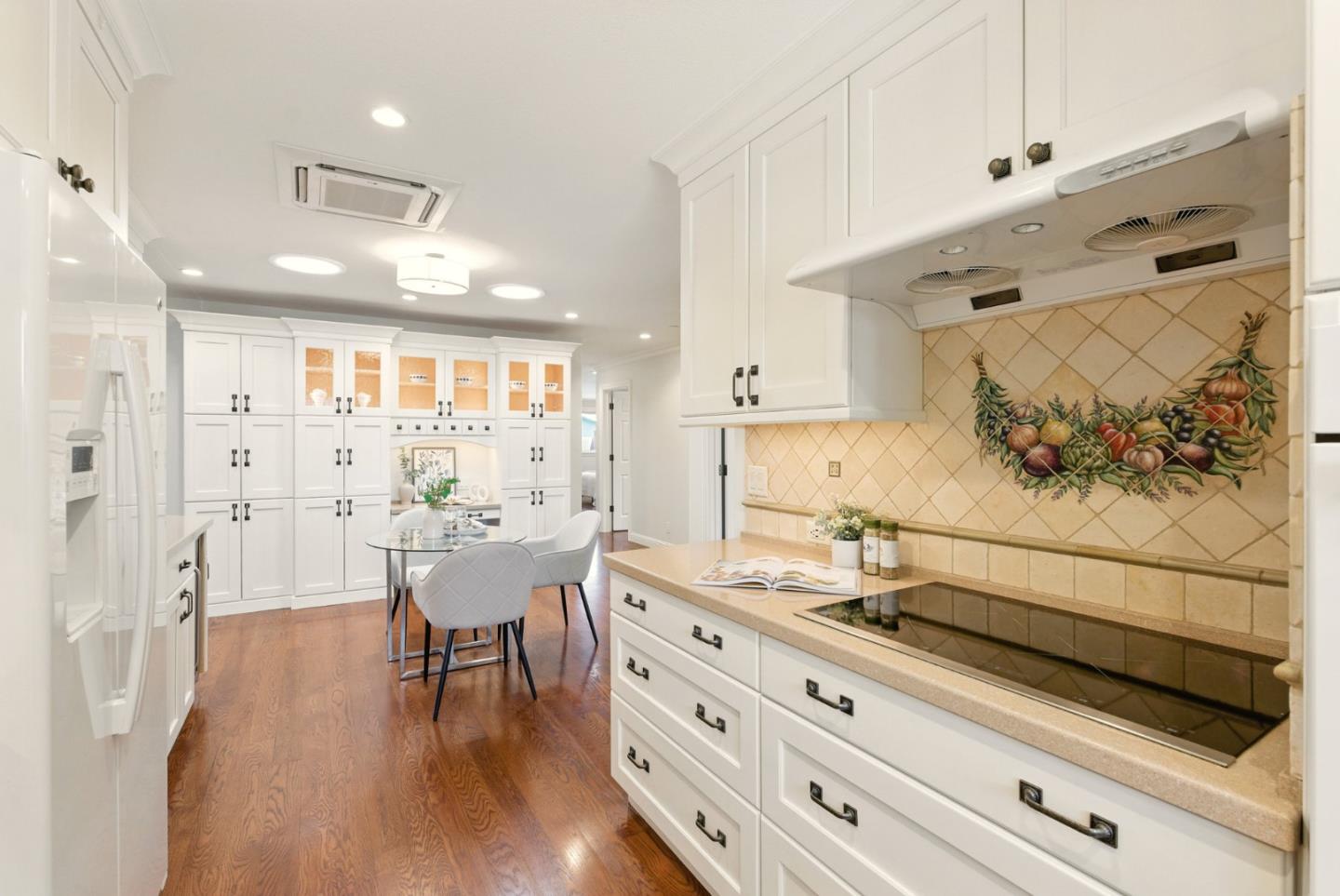 Detail Gallery Image 19 of 69 For 945 Lantana Dr, Sunnyvale,  CA 94086 - 5 Beds | 4 Baths