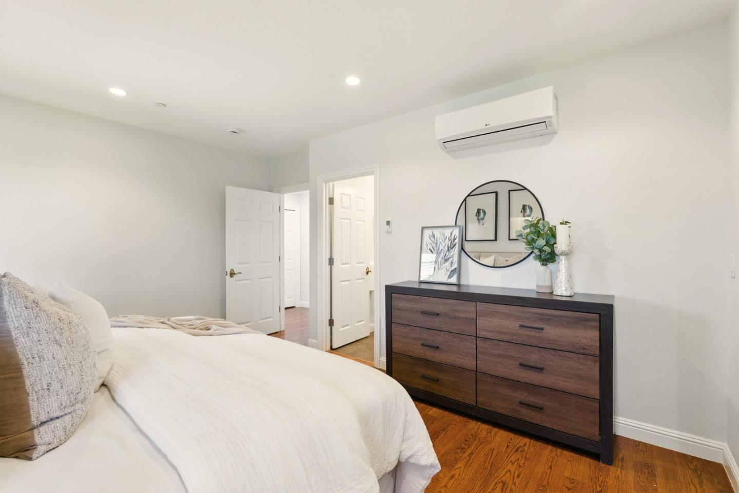 Detail Gallery Image 21 of 69 For 945 Lantana Dr, Sunnyvale,  CA 94086 - 5 Beds | 4 Baths