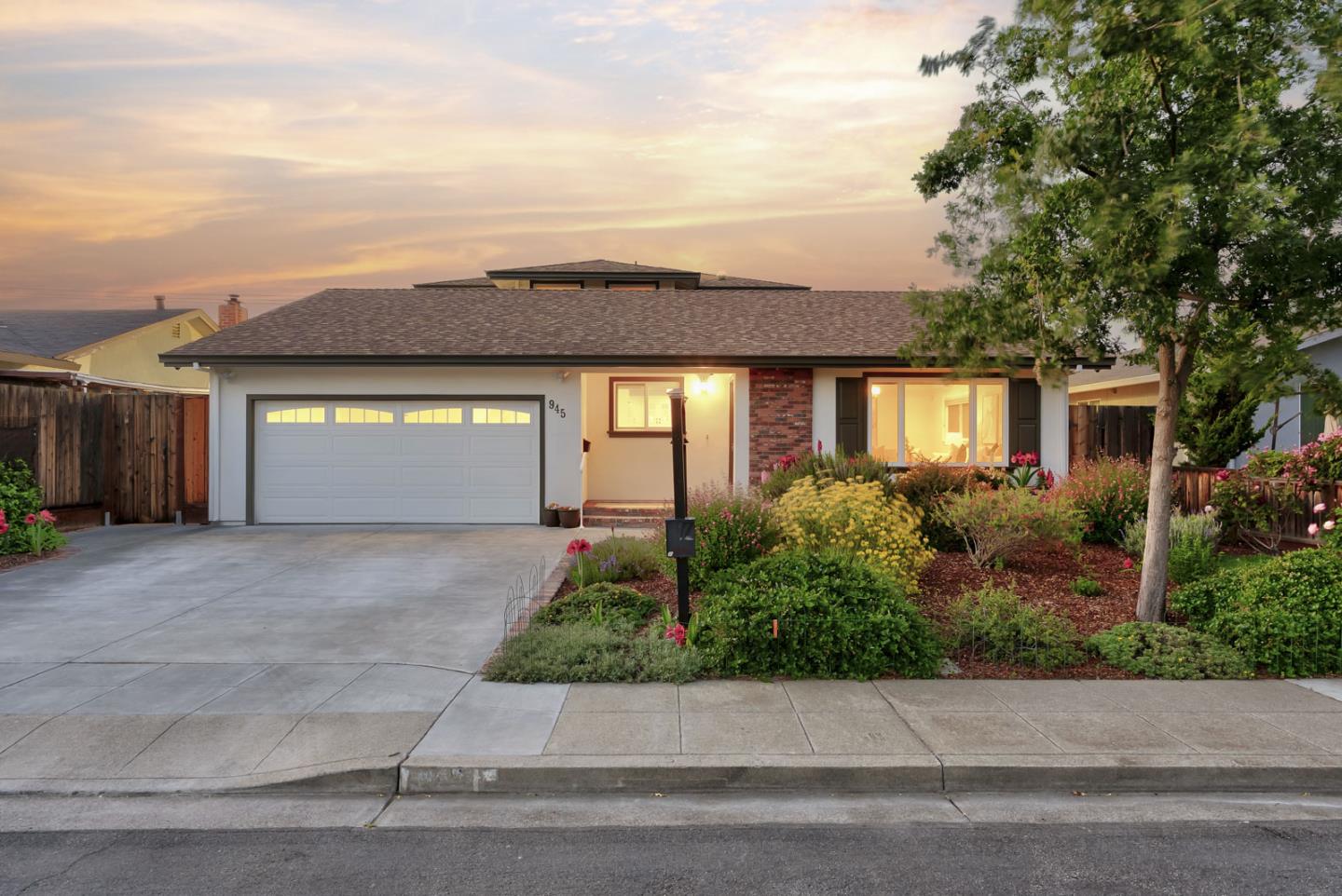Detail Gallery Image 6 of 69 For 945 Lantana Dr, Sunnyvale,  CA 94086 - 5 Beds | 4 Baths