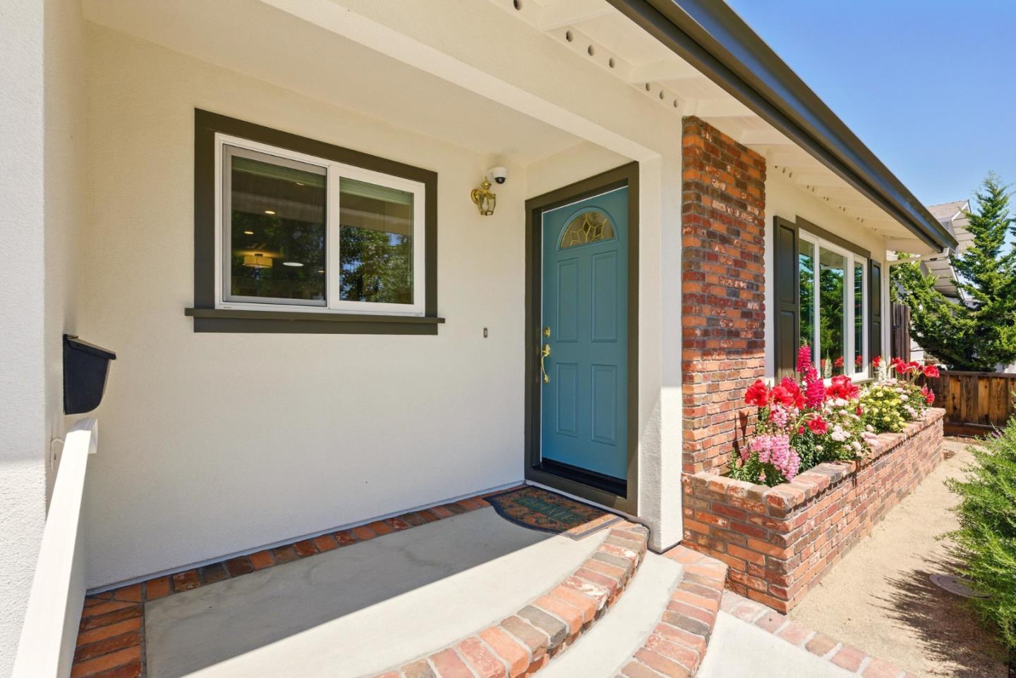 Detail Gallery Image 7 of 69 For 945 Lantana Dr, Sunnyvale,  CA 94086 - 5 Beds | 4 Baths