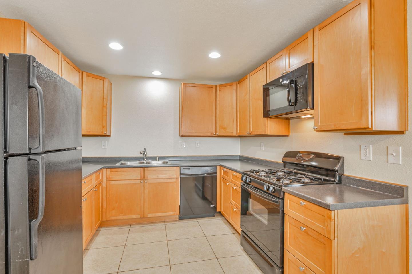 Detail Gallery Image 16 of 37 For 1762 Luzern St, Seaside,  CA 93955 - 3 Beds | 2 Baths