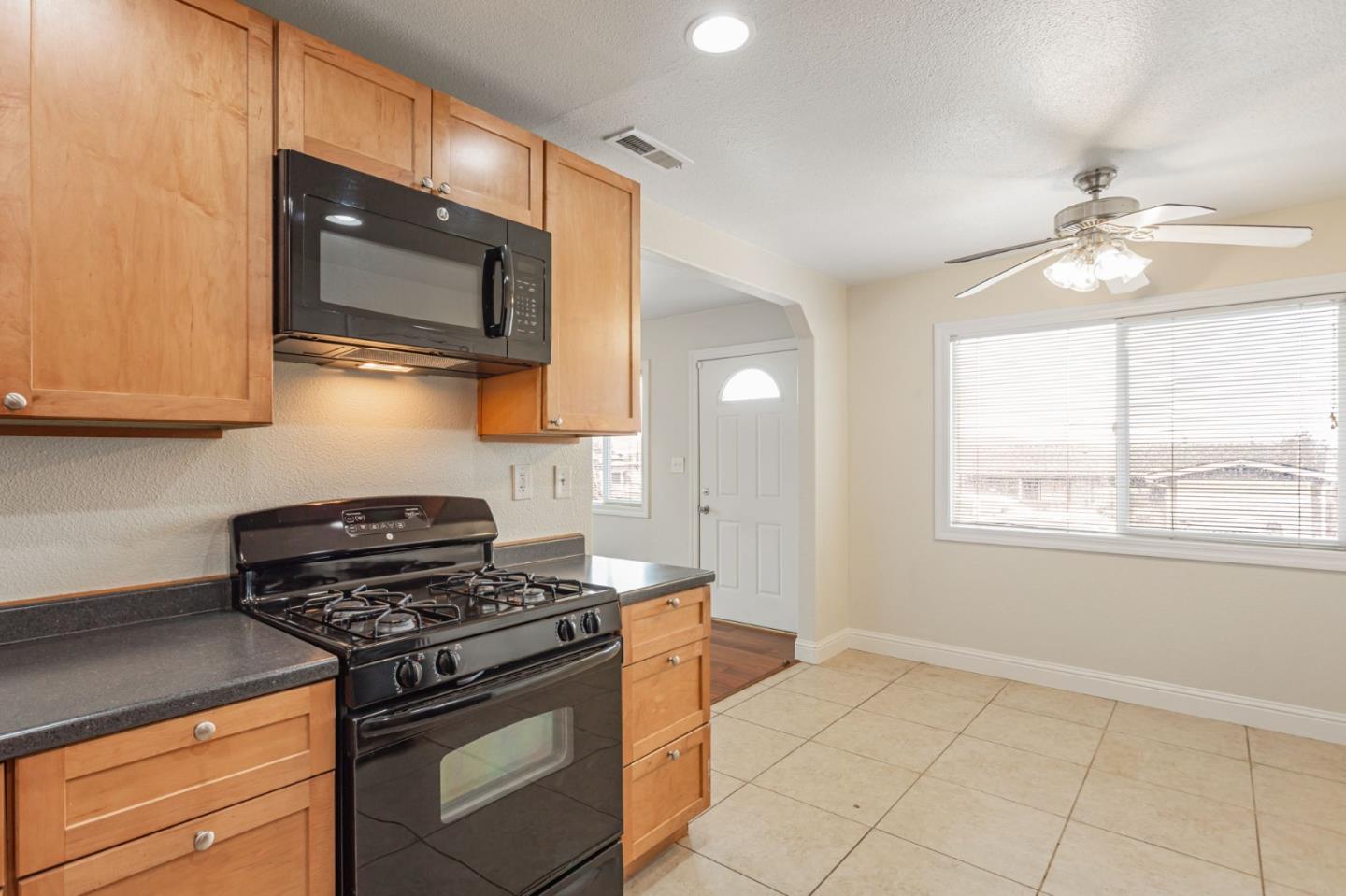 Detail Gallery Image 18 of 37 For 1762 Luzern St, Seaside,  CA 93955 - 3 Beds | 2 Baths