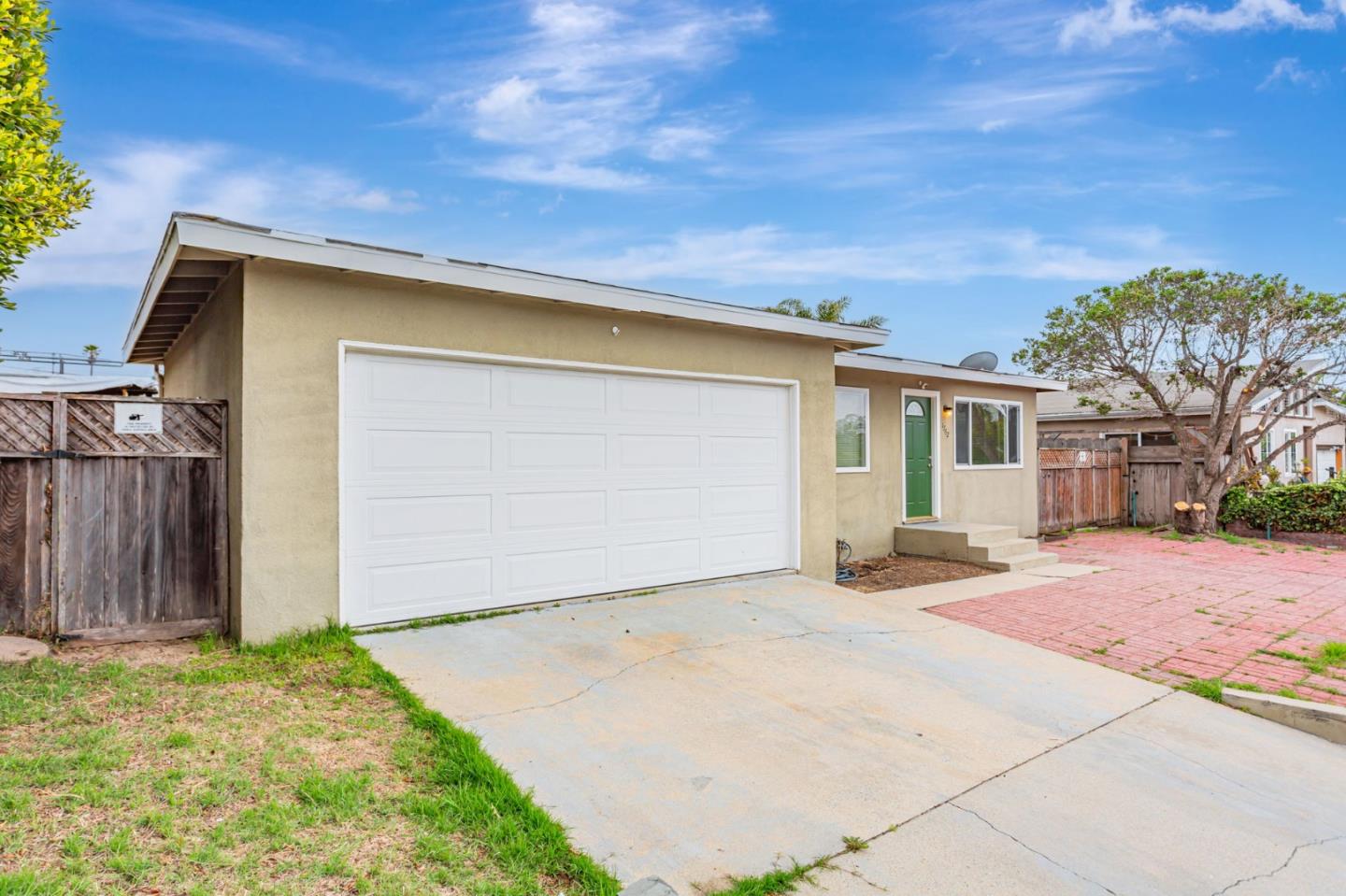 Detail Gallery Image 3 of 37 For 1762 Luzern St, Seaside,  CA 93955 - 3 Beds | 2 Baths