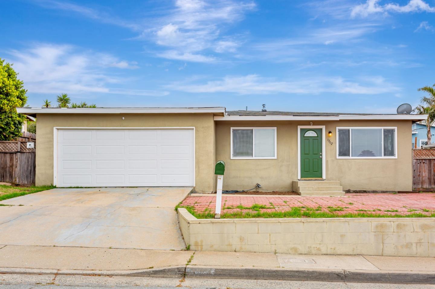 Detail Gallery Image 5 of 37 For 1762 Luzern St, Seaside,  CA 93955 - 3 Beds | 2 Baths