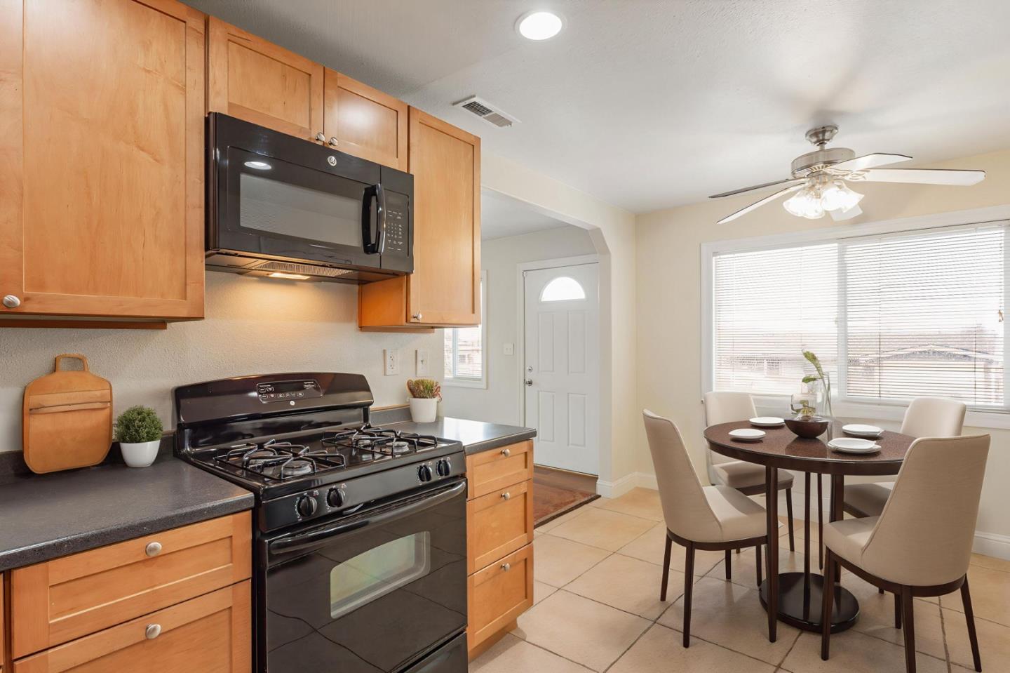 Detail Gallery Image 7 of 37 For 1762 Luzern St, Seaside,  CA 93955 - 3 Beds | 2 Baths