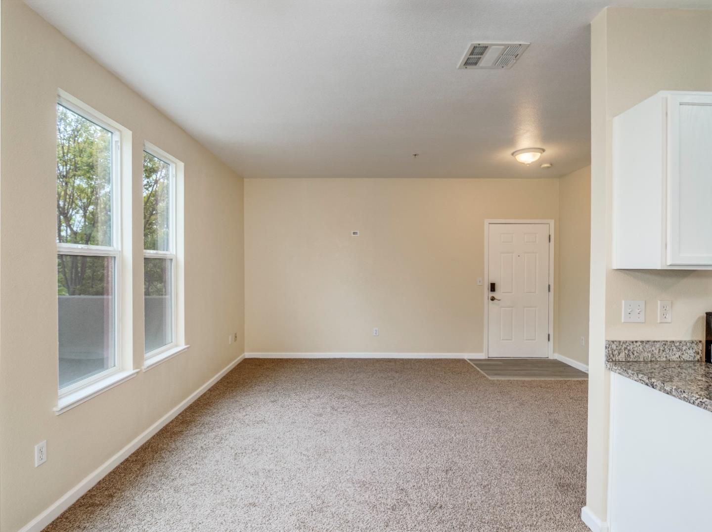 Detail Gallery Image 5 of 17 For 225 Pacifica Blvd #204,  Watsonville,  CA 95076 - 2 Beds | 1/1 Baths