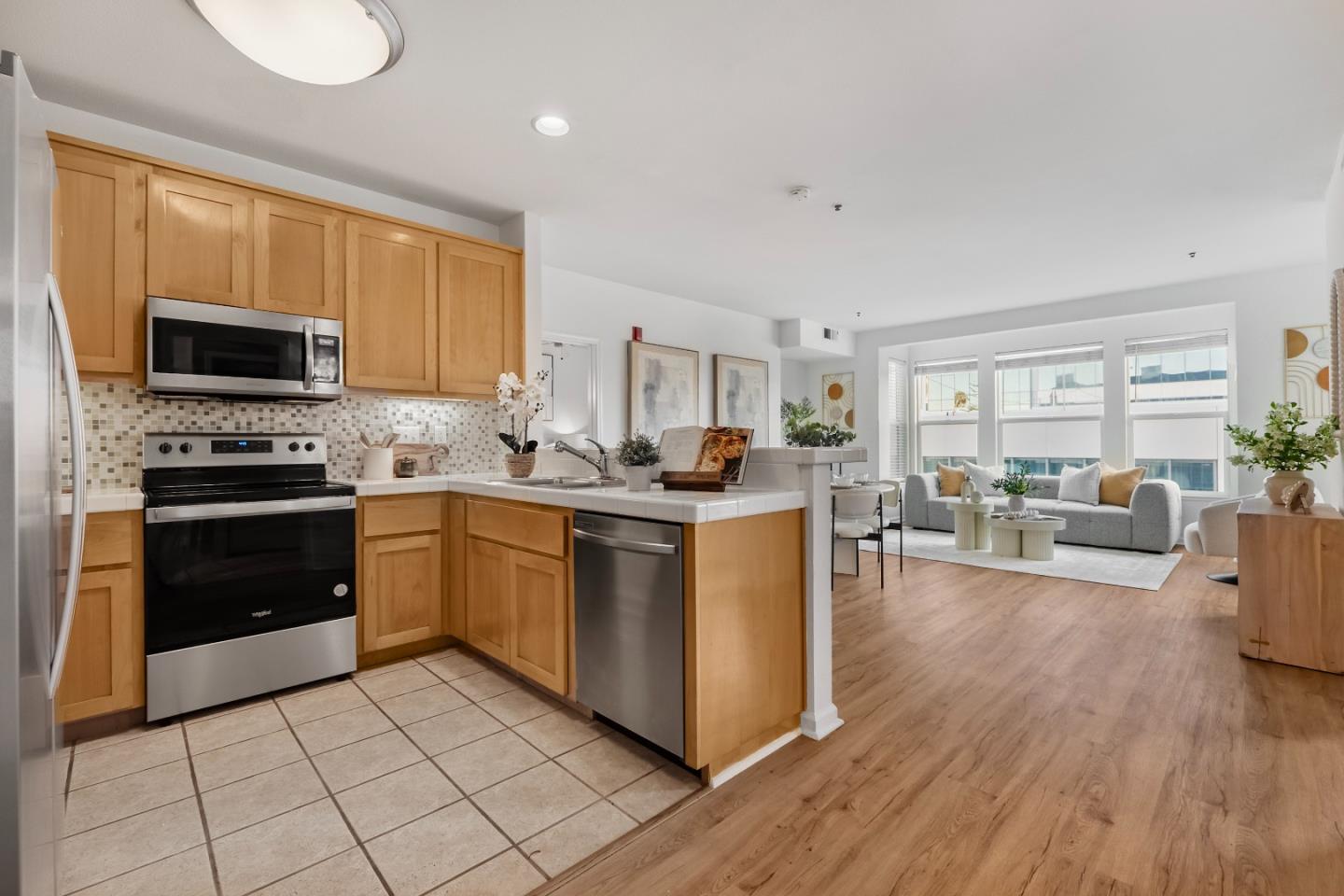 Detail Gallery Image 2 of 20 For 655 12th St #205,  Oakland,  CA 94607 - 2 Beds | 2 Baths
