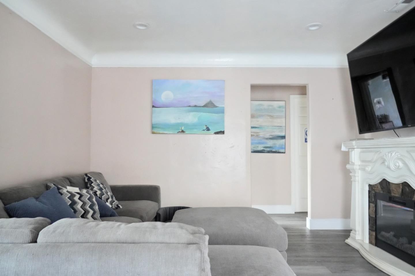 Detail Gallery Image 5 of 44 For 12 Eastern Dr, Watsonville,  CA 95076 - 4 Beds | 3 Baths