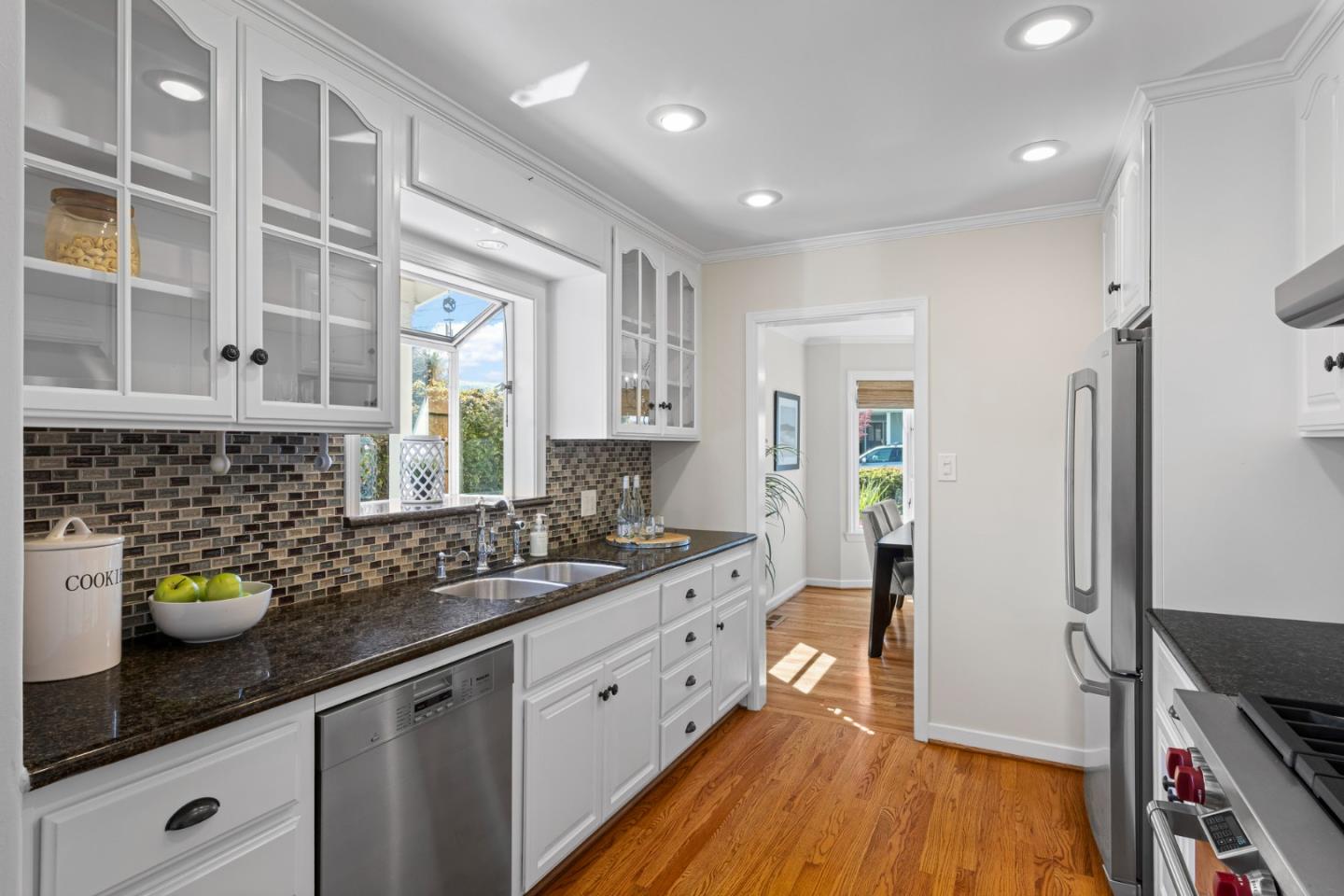 Detail Gallery Image 11 of 45 For 17705 Vista Ave, Monte Sereno,  CA 95030 - 3 Beds | 3 Baths
