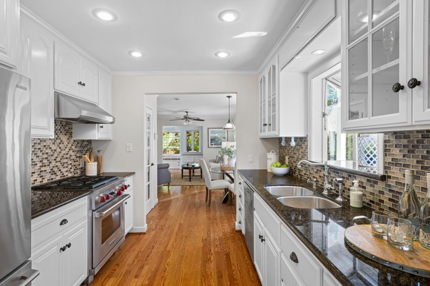 Detail Gallery Image 9 of 45 For 17705 Vista Ave, Monte Sereno,  CA 95030 - 3 Beds | 3 Baths