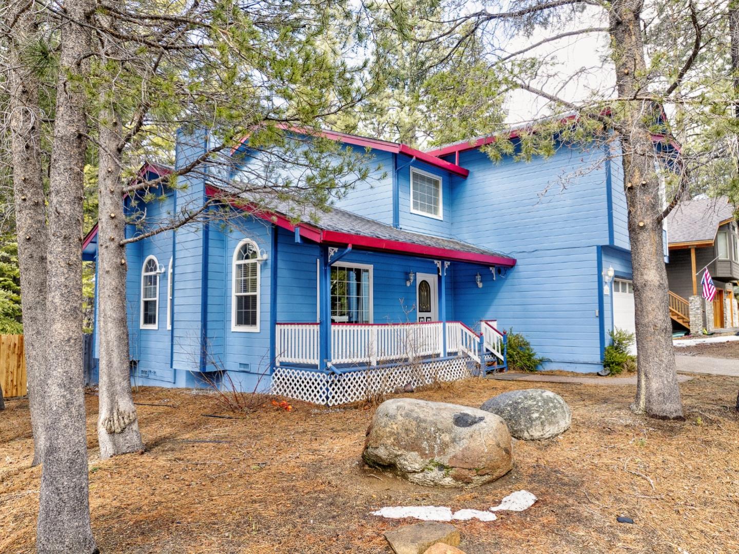 Detail Gallery Image 2 of 25 For 675 Shoshone St, South Lake Tahoe,  CA 96150 - 3 Beds | 2/1 Baths