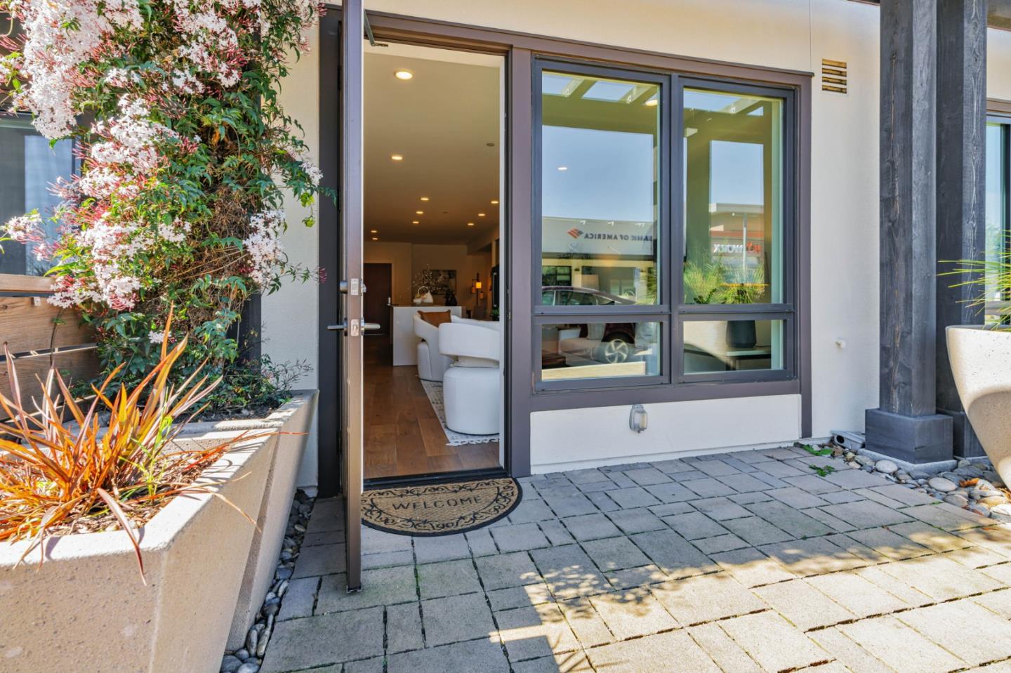 Detail Gallery Image 2 of 35 For 400 El Camino Real #107,  Belmont,  CA 94002 - 3 Beds | 2/1 Baths