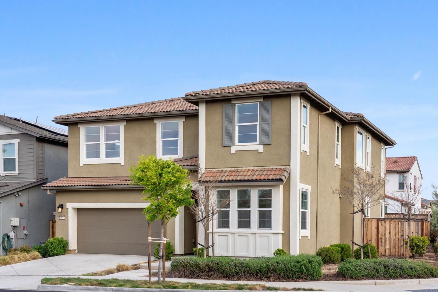 Detail Gallery Image 2 of 75 For 2574 Luna Ave, Tracy,  CA 95377 - 4 Beds | 3 Baths