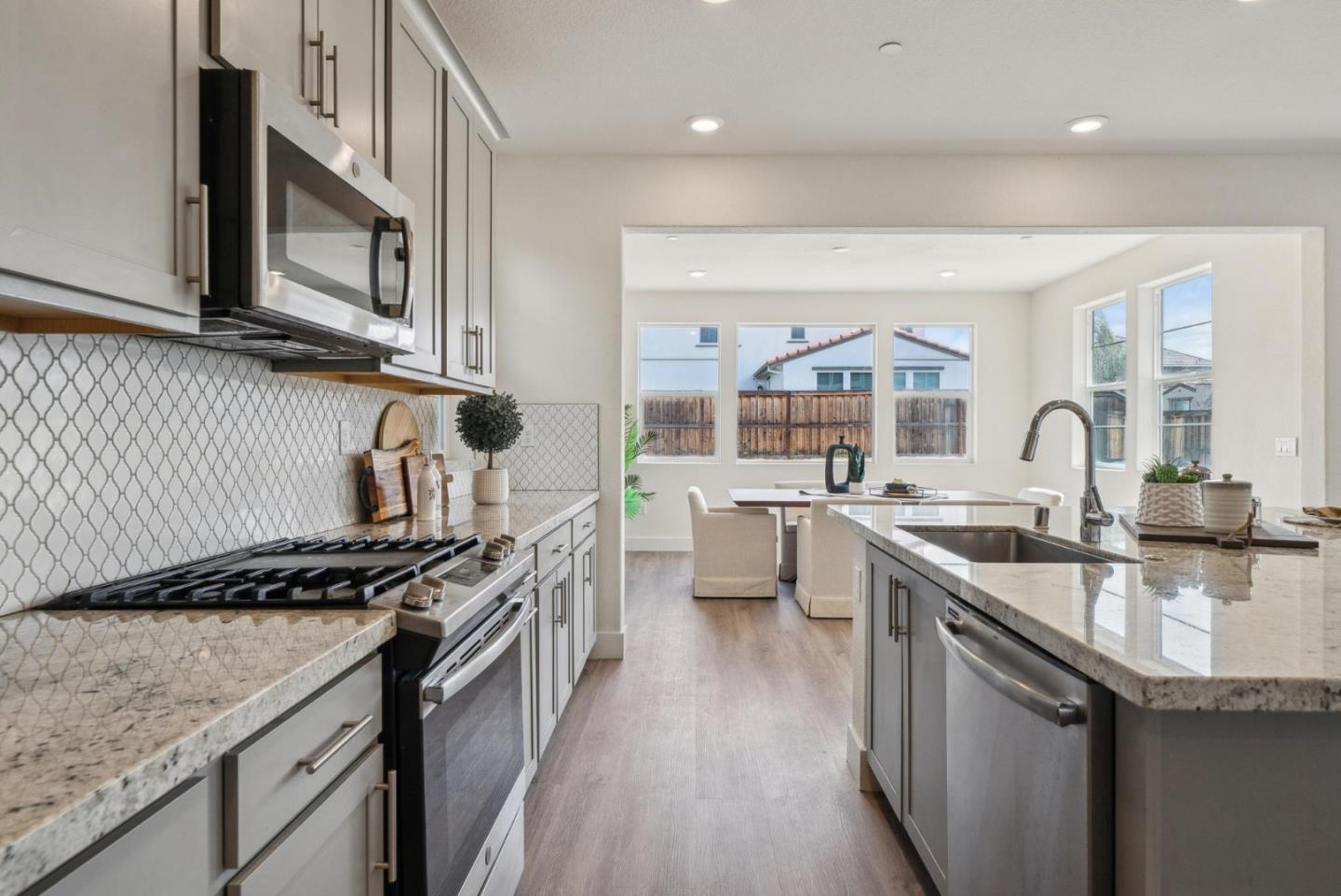 Detail Gallery Image 29 of 75 For 2574 Luna Ave, Tracy,  CA 95377 - 4 Beds | 3 Baths