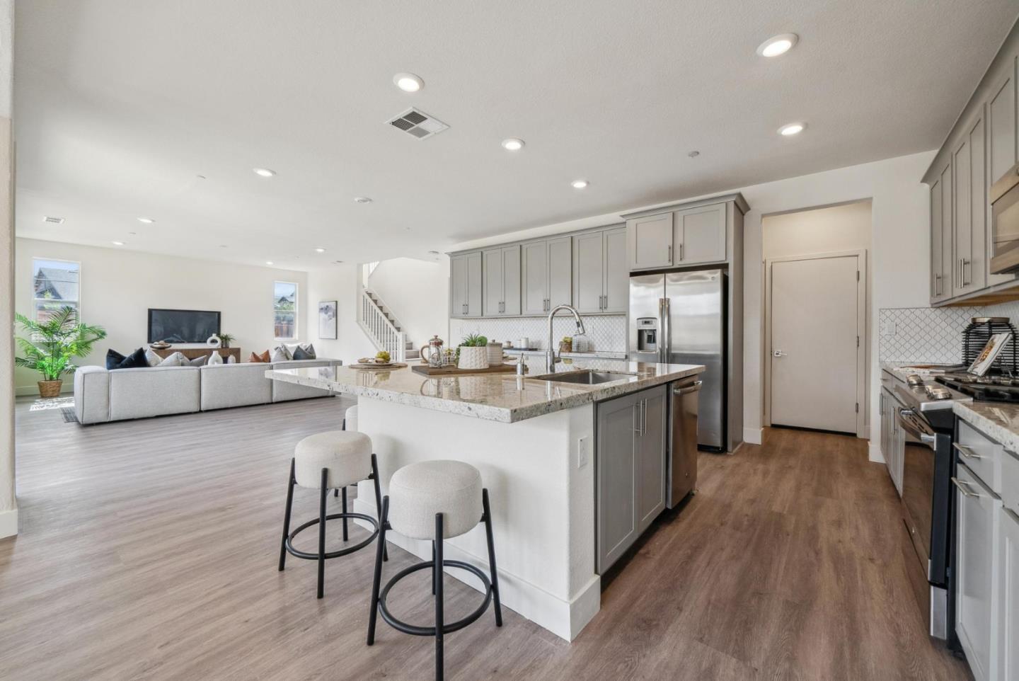 Detail Gallery Image 33 of 75 For 2574 Luna Ave, Tracy,  CA 95377 - 4 Beds | 3 Baths