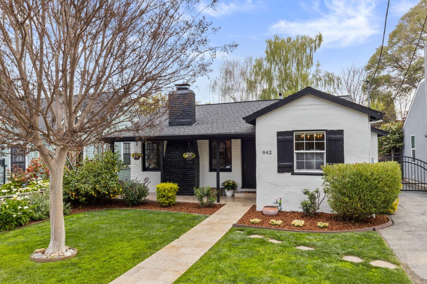 Detail Gallery Image 2 of 27 For 942 Chabrant Way, San Jose,  CA 95125 - 2 Beds | 1 Baths