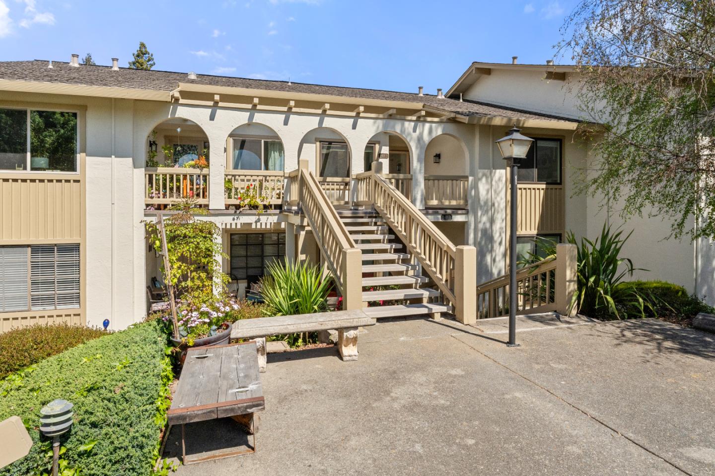 Detail Gallery Image 2 of 46 For 5469 Cribari Grn, San Jose,  CA 95135 - 2 Beds | 2 Baths