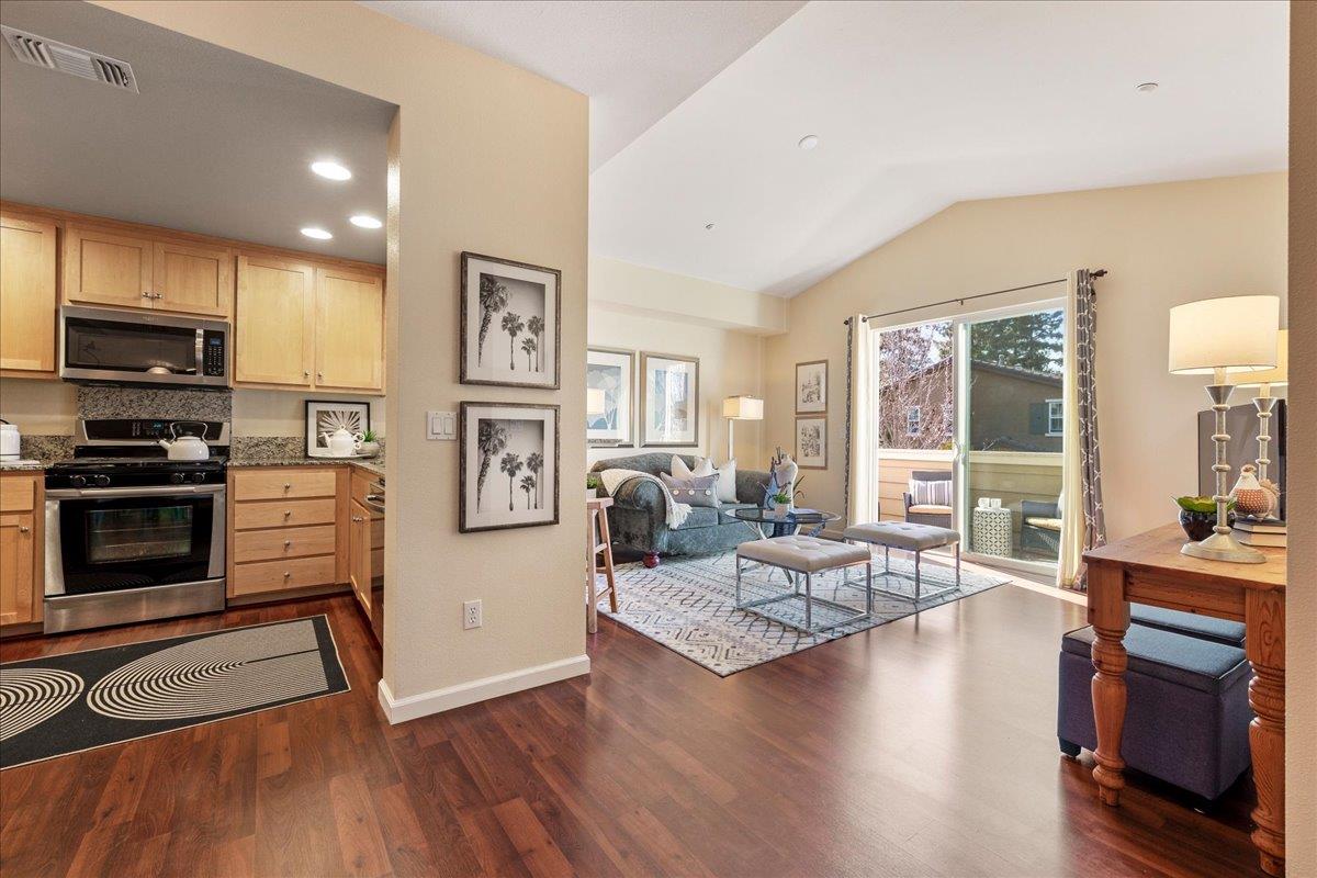 Detail Gallery Image 2 of 23 For 1035 Scotia Ter #302,  Sunnyvale,  CA 94089 - 2 Beds | 2 Baths