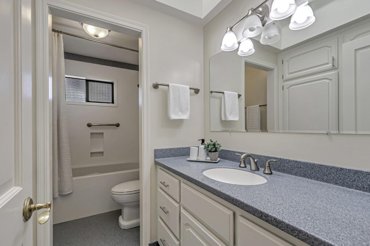 Detail Gallery Image 21 of 38 For 1271 Avis Dr, San Jose,  CA 95126 - 4 Beds | 2 Baths