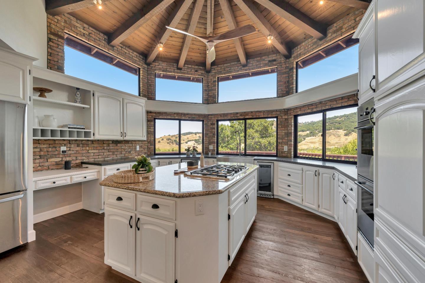 Detail Gallery Image 10 of 49 For 17255 Holiday Dr, Morgan Hill,  CA 95037 - 4 Beds | 3/1 Baths