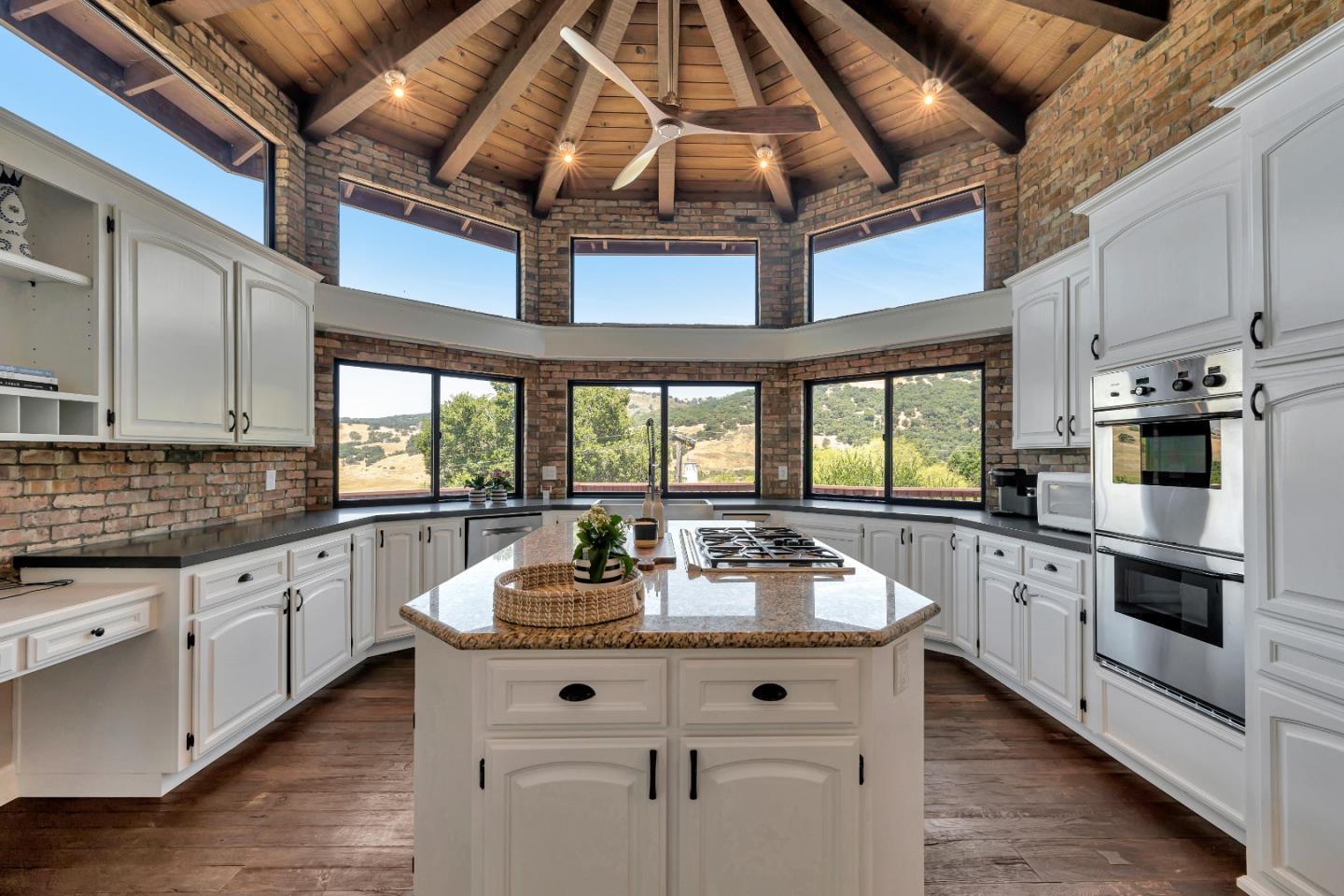 Detail Gallery Image 11 of 49 For 17255 Holiday Dr, Morgan Hill,  CA 95037 - 4 Beds | 3/1 Baths