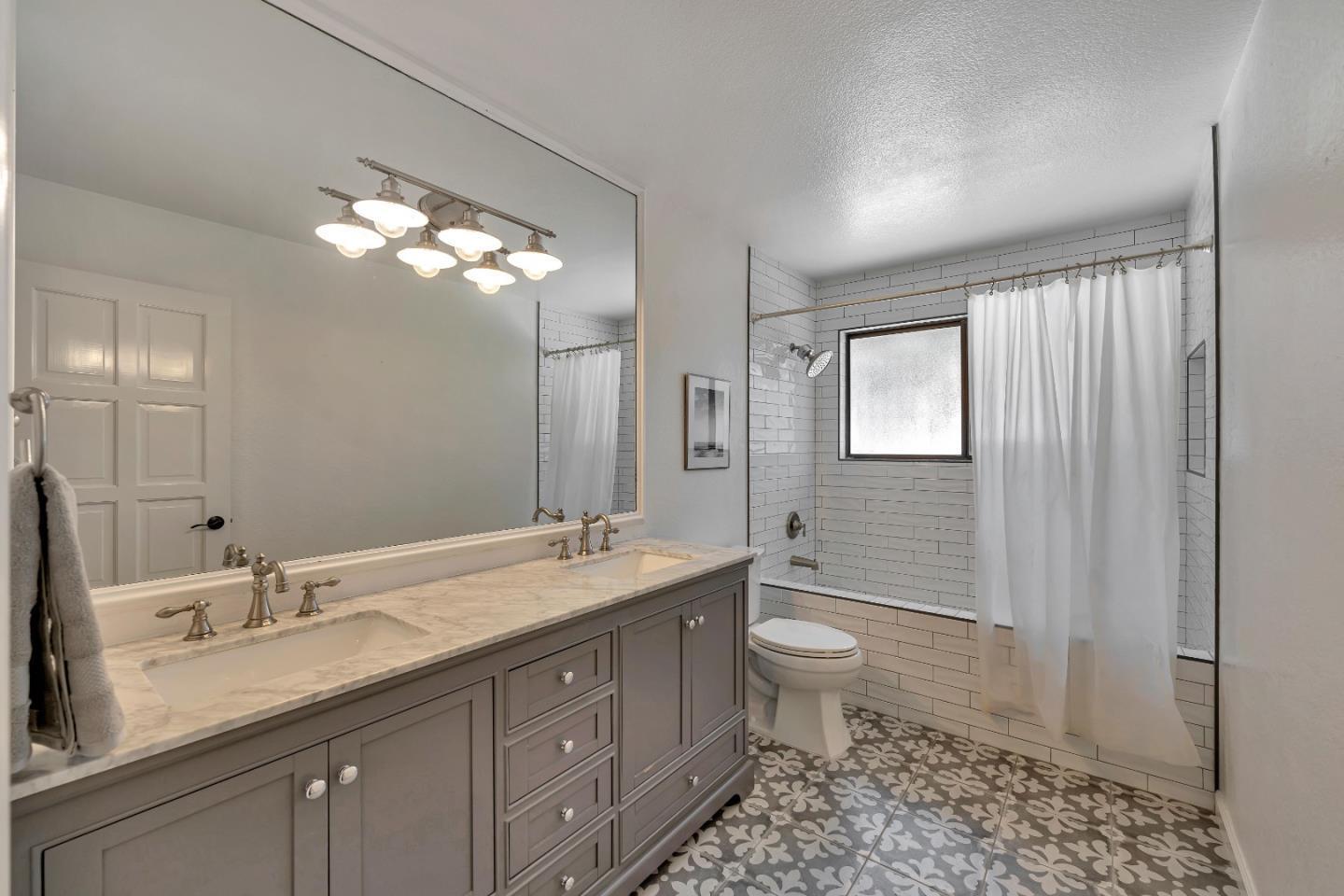 Detail Gallery Image 15 of 49 For 17255 Holiday Dr, Morgan Hill,  CA 95037 - 4 Beds | 3/1 Baths