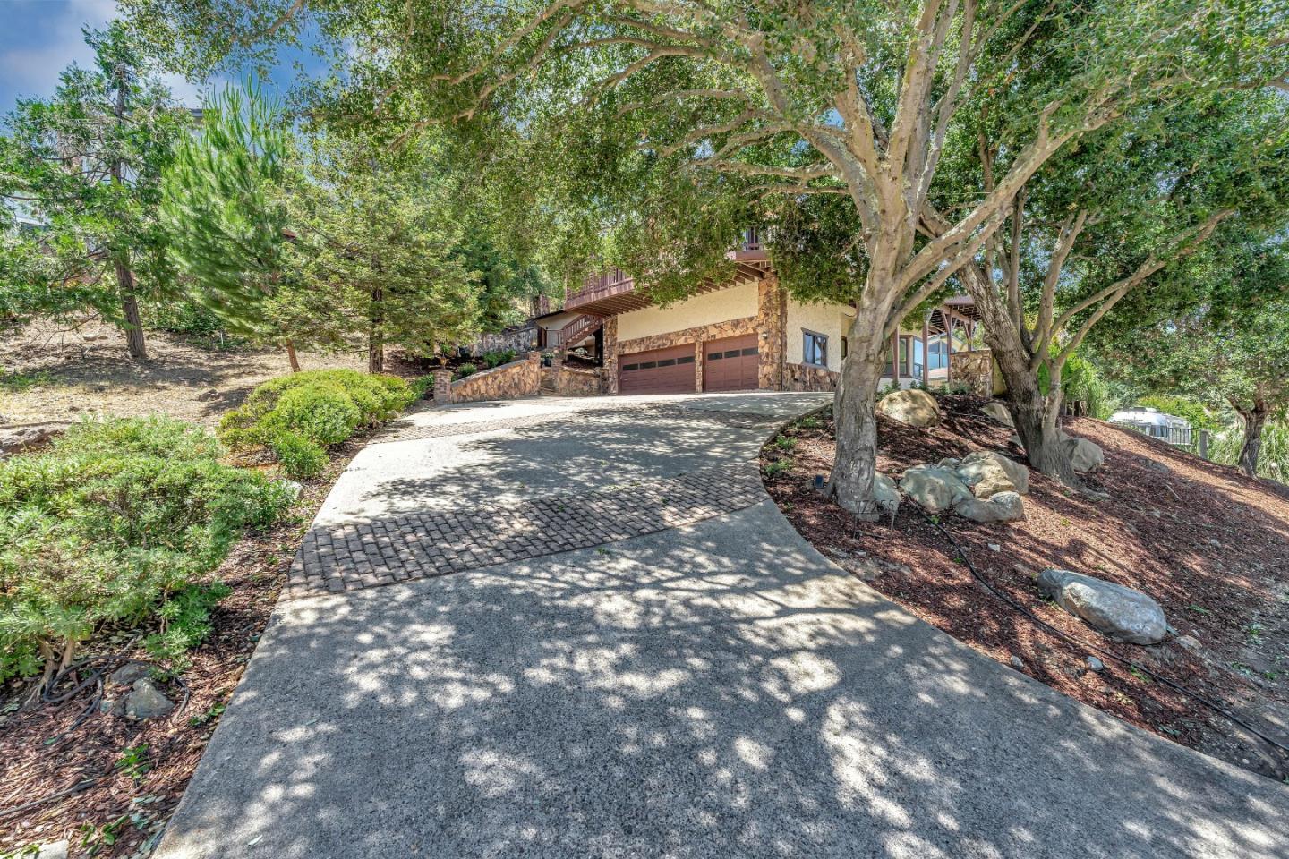 Detail Gallery Image 6 of 49 For 17255 Holiday Dr, Morgan Hill,  CA 95037 - 4 Beds | 3/1 Baths