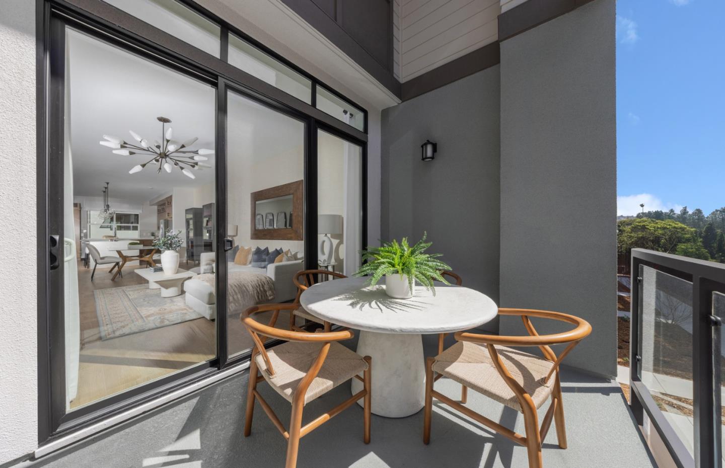 Detail Gallery Image 2 of 8 For 2444 Willow Way, San Mateo,  CA 94403 - 2 Beds | 2/1 Baths