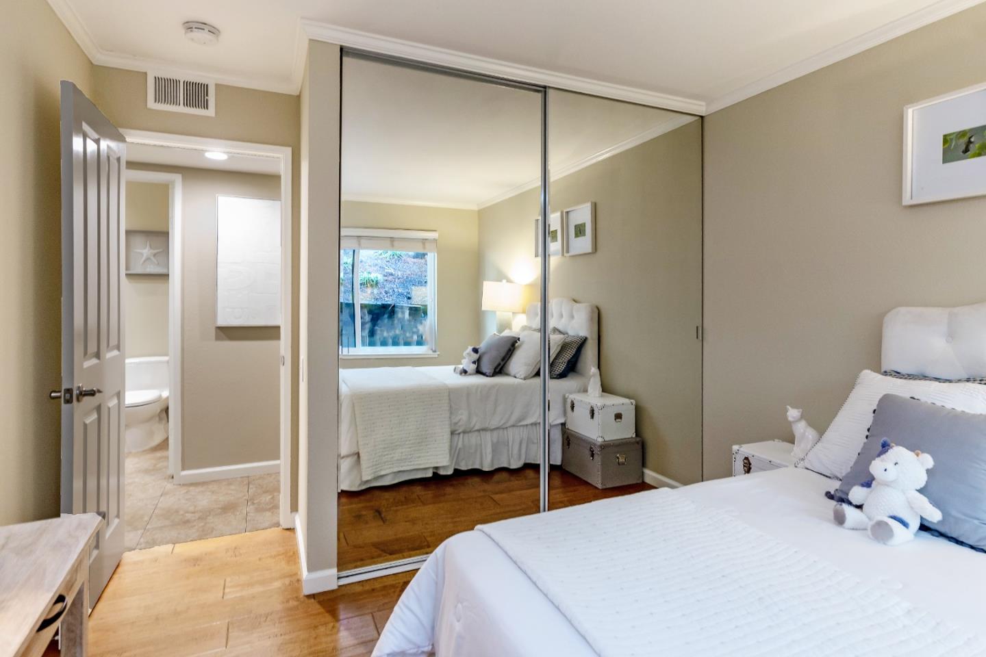 Detail Gallery Image 13 of 29 For 3382 Brittan Ave #6,  San Carlos,  CA 94070 - 3 Beds | 2 Baths