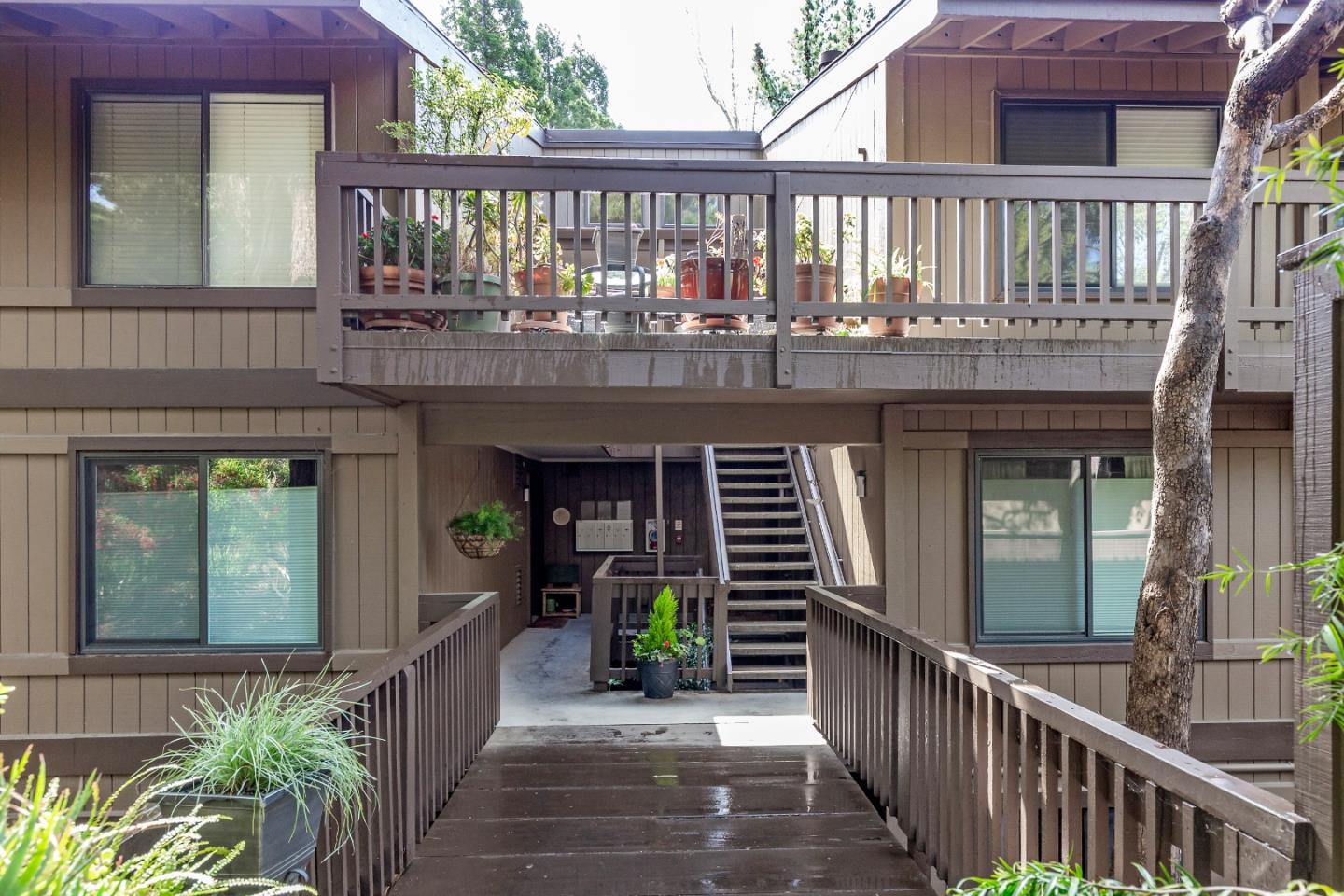Detail Gallery Image 2 of 29 For 3382 Brittan Ave #6,  San Carlos,  CA 94070 - 3 Beds | 2 Baths
